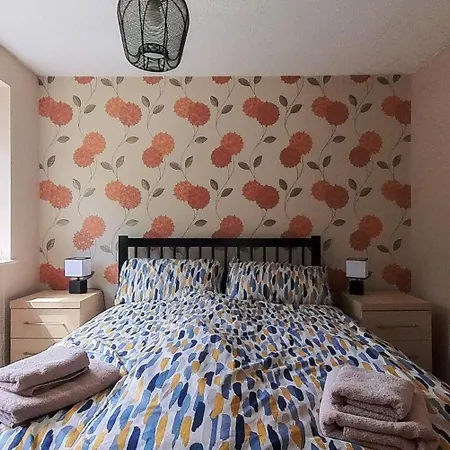 2 Bed House In *