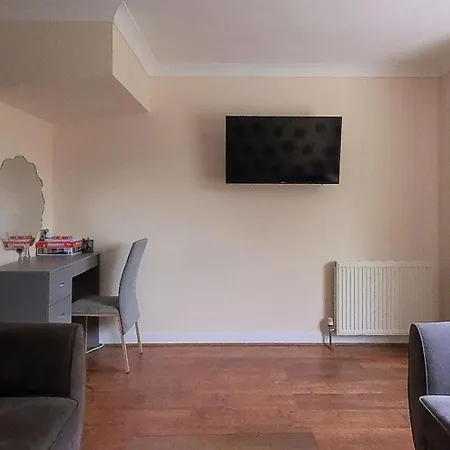 2 Bed House In *
