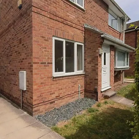 2 Bed House In * York